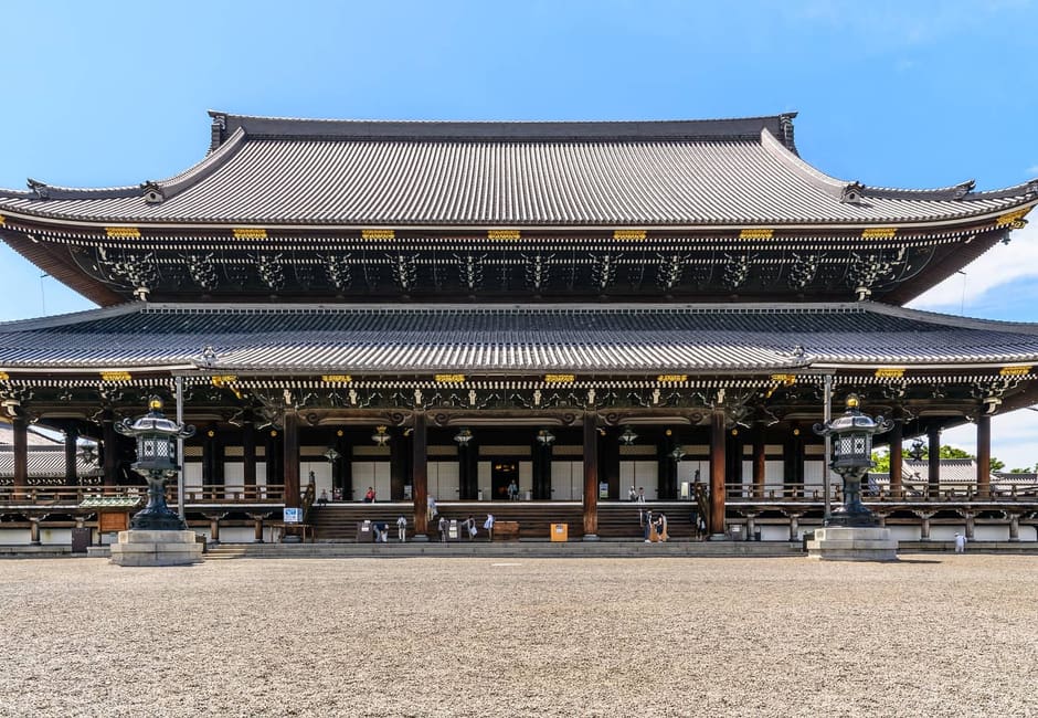 Higashi Hongan-ji, Kyoto Station