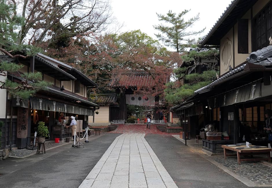 The aburi mochi teahouses facing each other outside the east gate of Imamiya Shrine, Kyoto