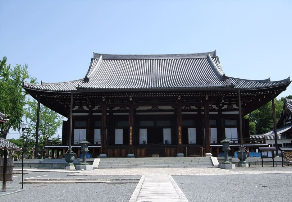 The large main hall of Konkai Komyo-ji temple at Kurodani in Okazaki, Kyoto