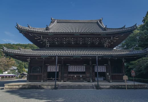 The Butsuden hall of Sennyu-ji temple below the wooded Higashiyama hills, Kyoto